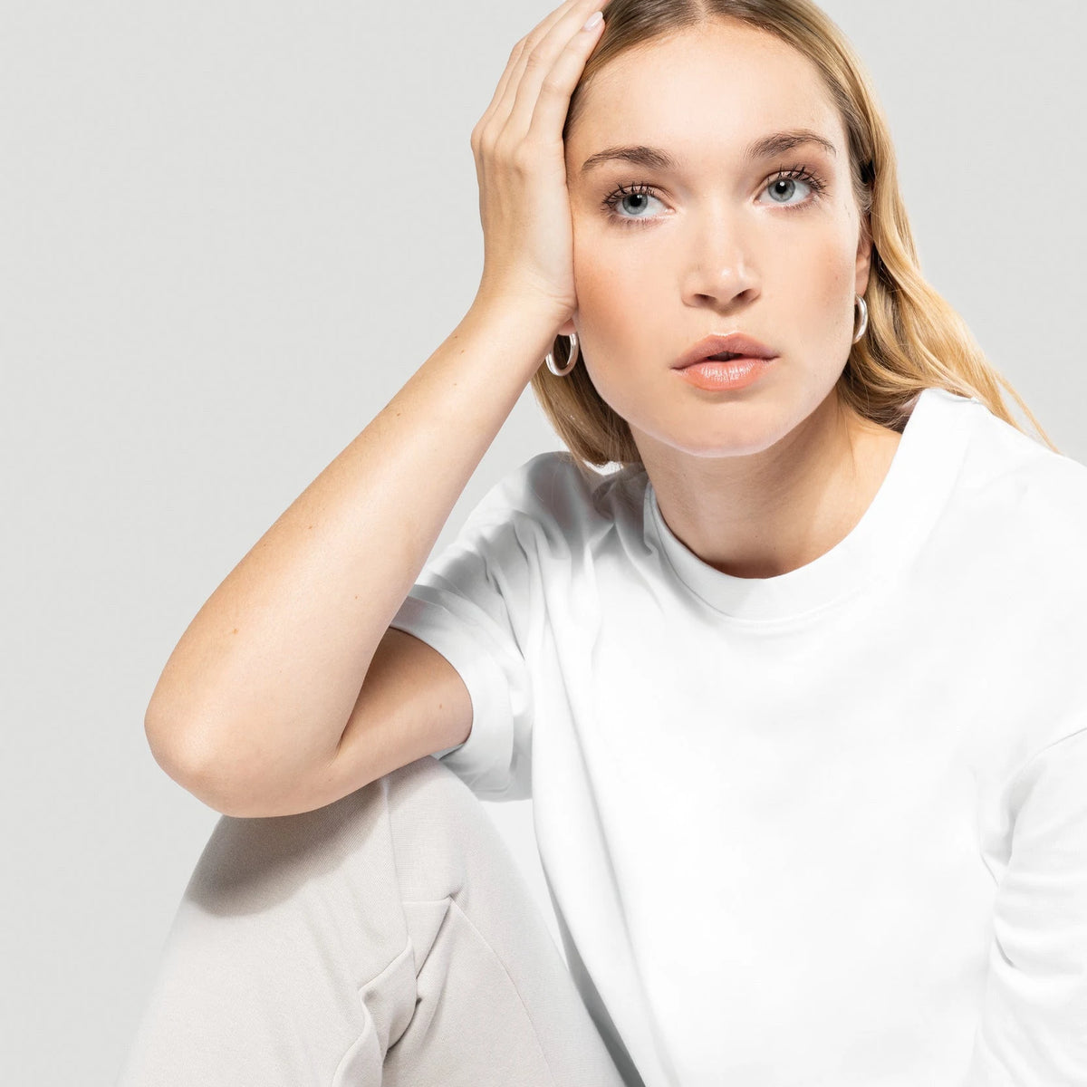 T-shirt épais oversize 220 g personnalisé – porté