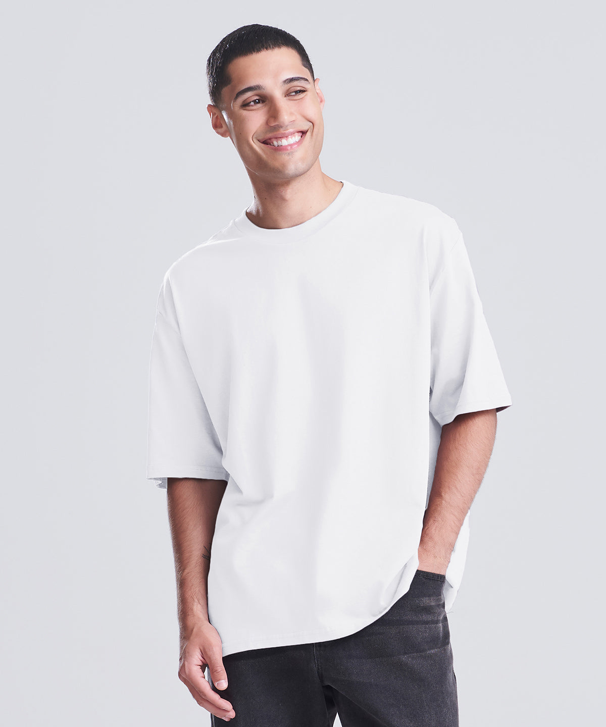 T-shirt oversize boxy 240 g personnalisé – porté
