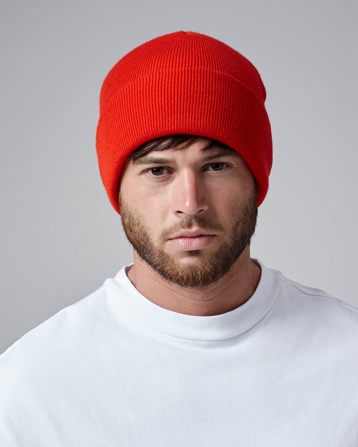 Bonnet rouge porté