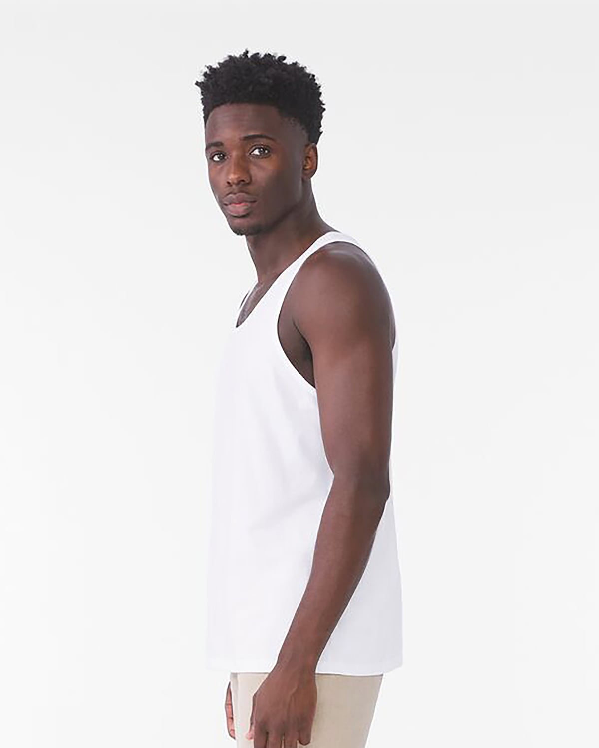 Débardeur homme coton blanc porté