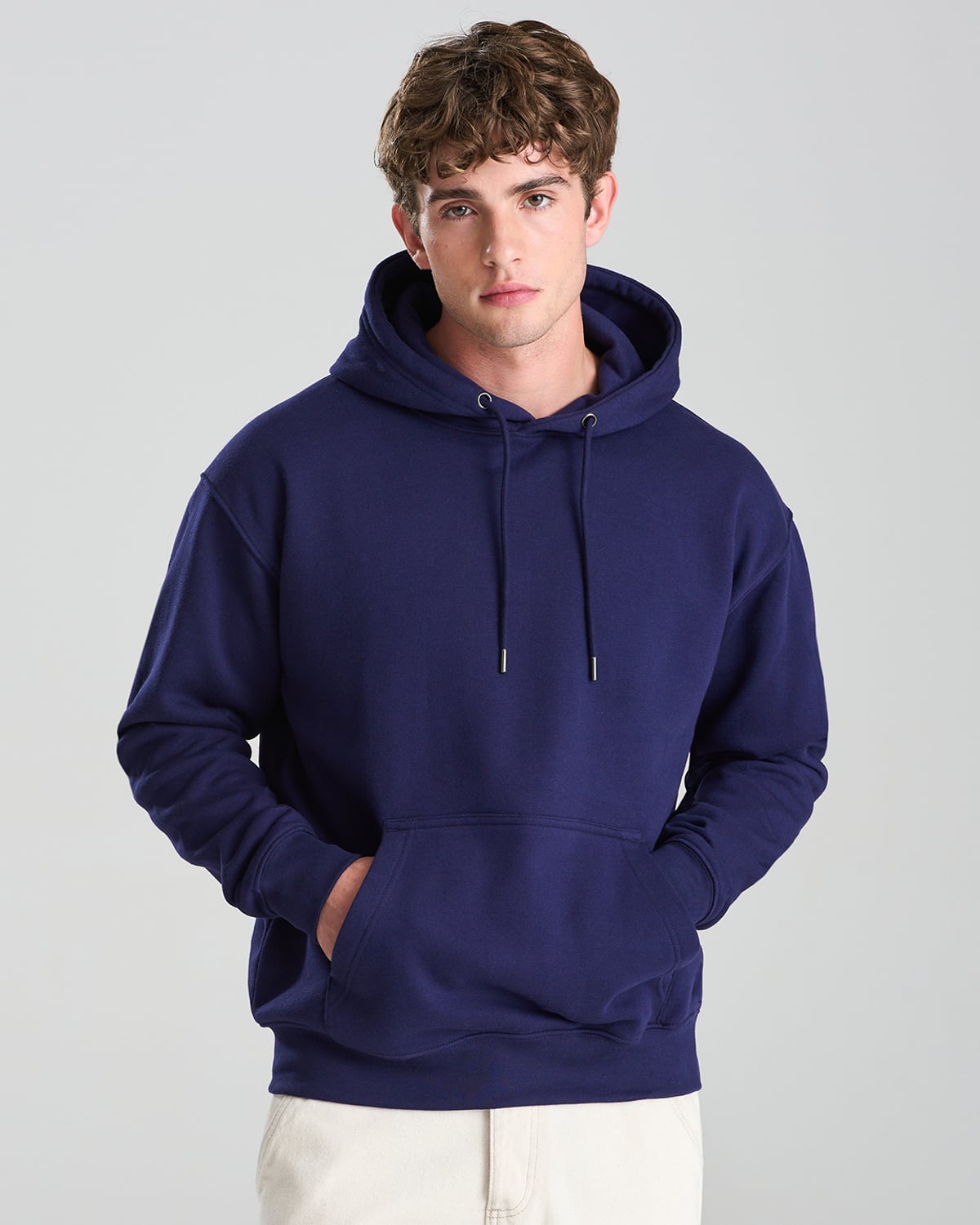 Hoodie classique 280 g marine porté