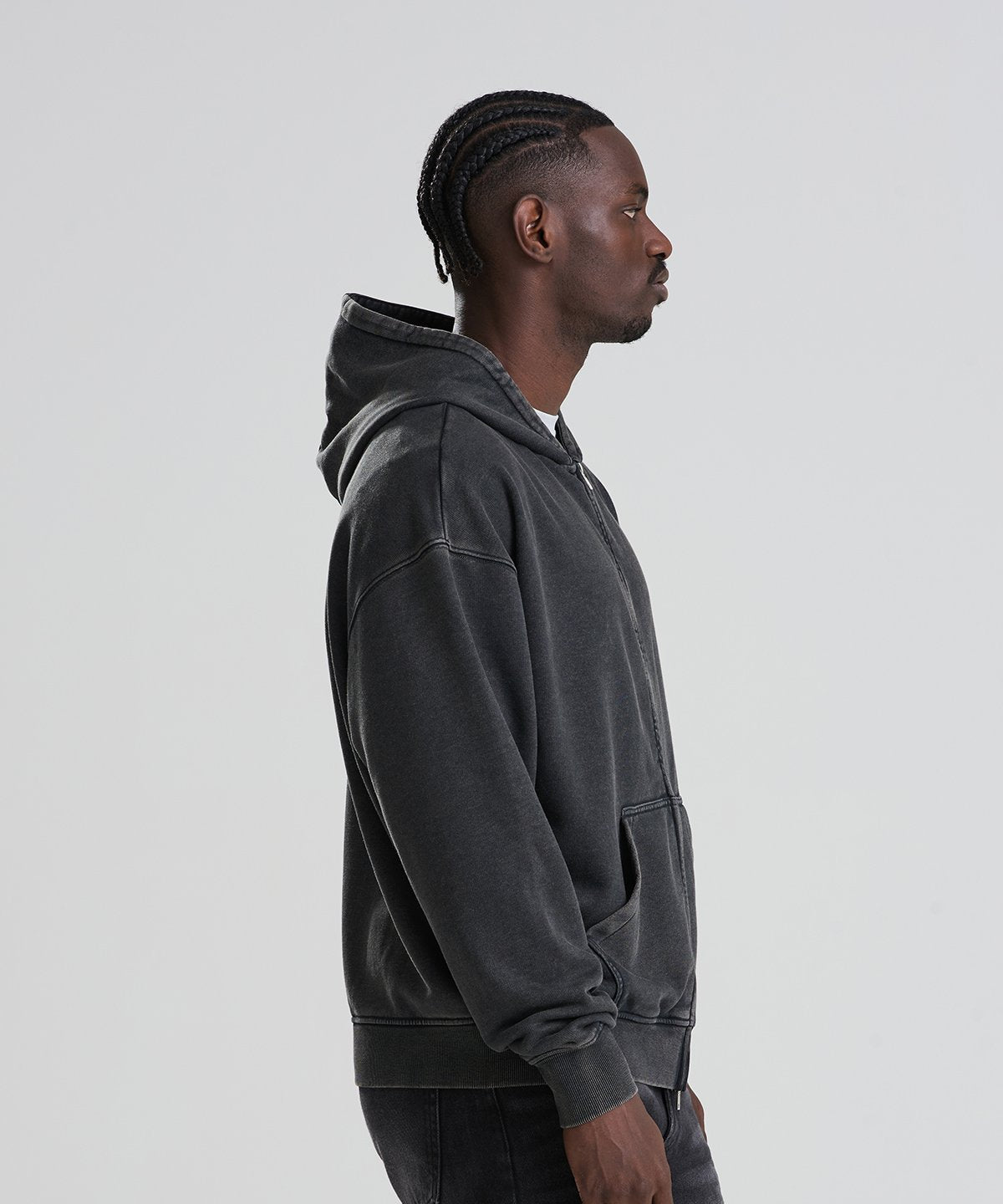 Zip hoodie délavé 380 g personnalisé – porté