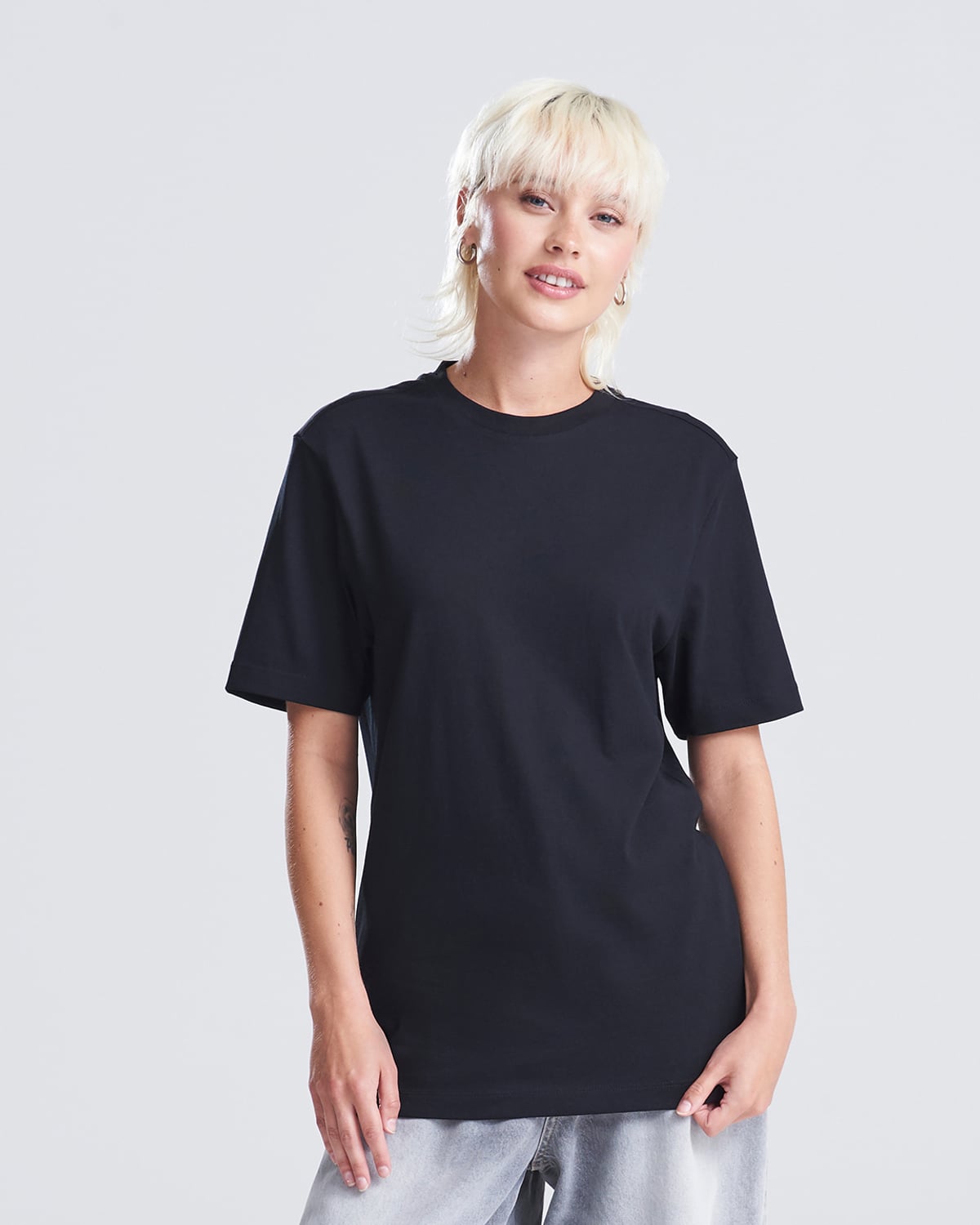 T-shirt Basic 180 g noir porté