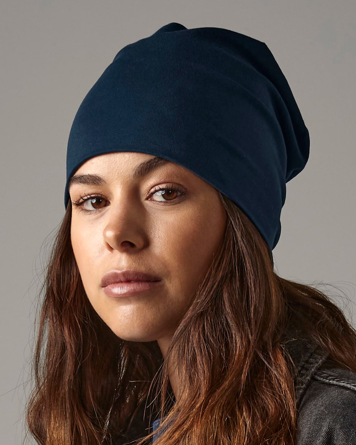 Bonnet slouch coton marine porté