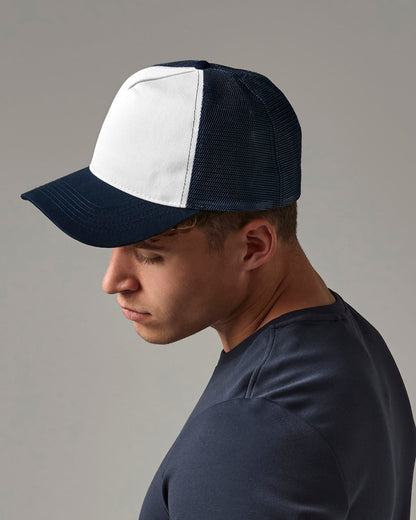 Casquette trucker vintage marine et blanc porté