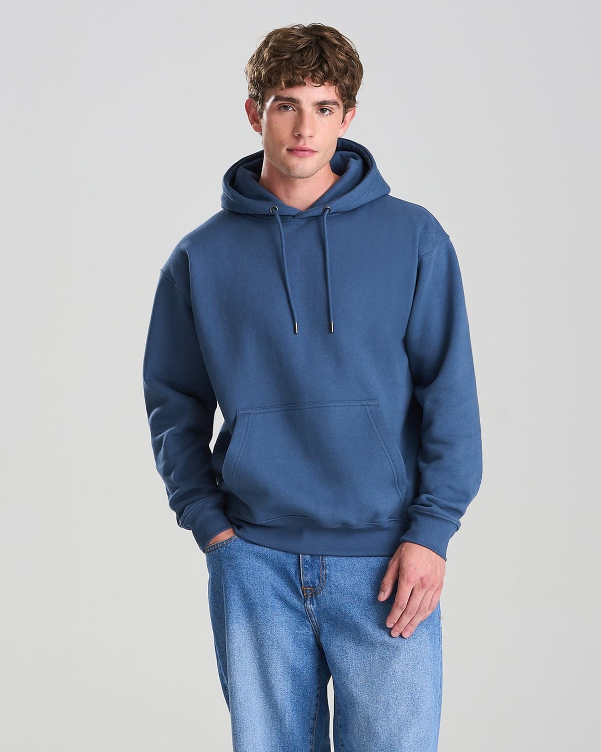 Hoodie classique 280 g bleu gris porté
