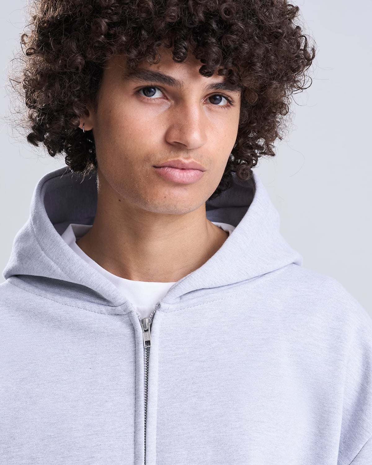 Zip hoodie épais 440 g gris porté